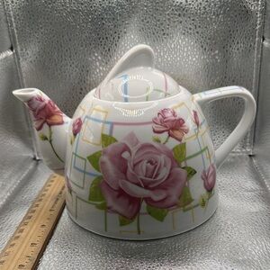 Floral Teapot with Pink Roses